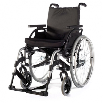 Invalidní vozík mechanický Mechanický invalidní vozík foto